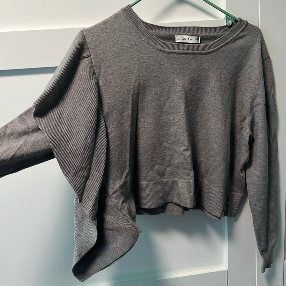 NWT: Zara Knit Grey Cropped Sweater